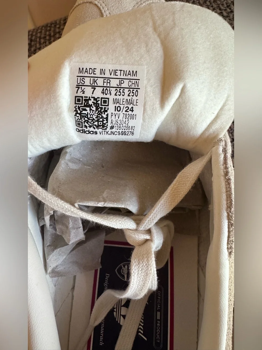 JS3042 Arsenal FC adidas Originals Gazelle
Terrace Icons Off White Better (Men - Picture 11 of 16